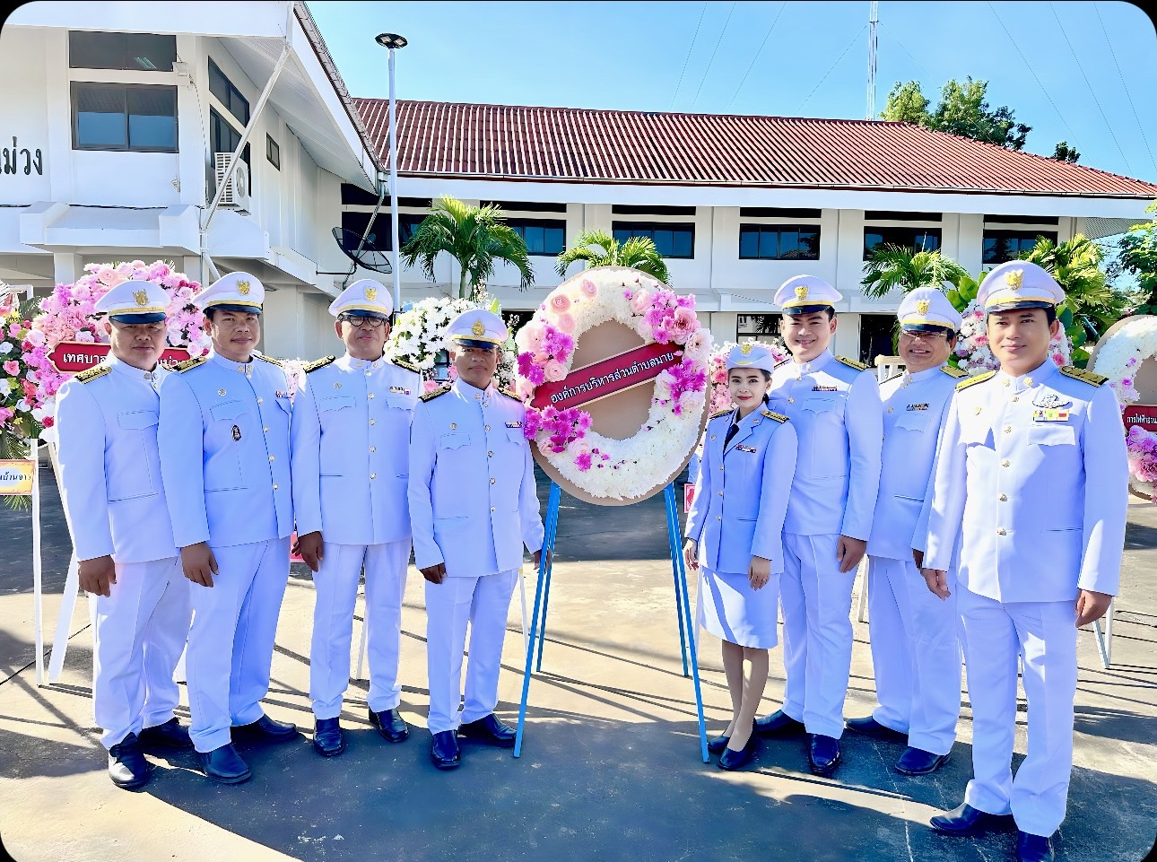 นายสมเด็จ ขาวนาเข นายกองค์การบริหารส่วนตำบมาย มอบหมายให้ นายรัสนี แง่พรหม รองนายกองค์การบริหารส่วนตำบลมาย และนายธนกร นำสงค์ เลขานุการนายกองค์การบริหารส่วนตำบลมาย เข้าร่วมกิจกรรมน้อมรำลึก เนื่องในวันคล้ายวันสวรรคตพระบาทสมเด็จพระจุลจอมเกล้าเจ้าอยู่หัว ประจำ